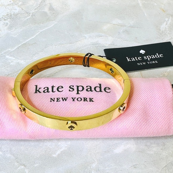 Kate Spade New York Spot The Spade Gold Bangle Bracelet With Pouch - NWT - Picture 1 of 4